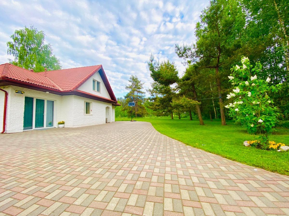 Party House Hotel Cielavas Exterior foto