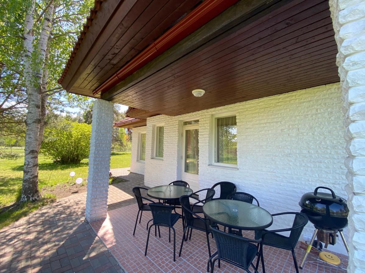 Party House Hotel Cielavas Exterior foto